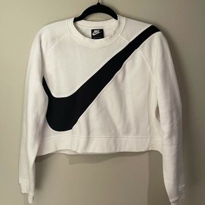 Nike Crop sweatshirt!